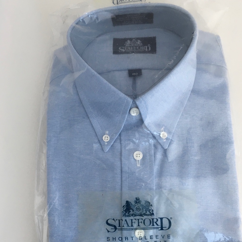 Men’s button down short sleeve dress shirt